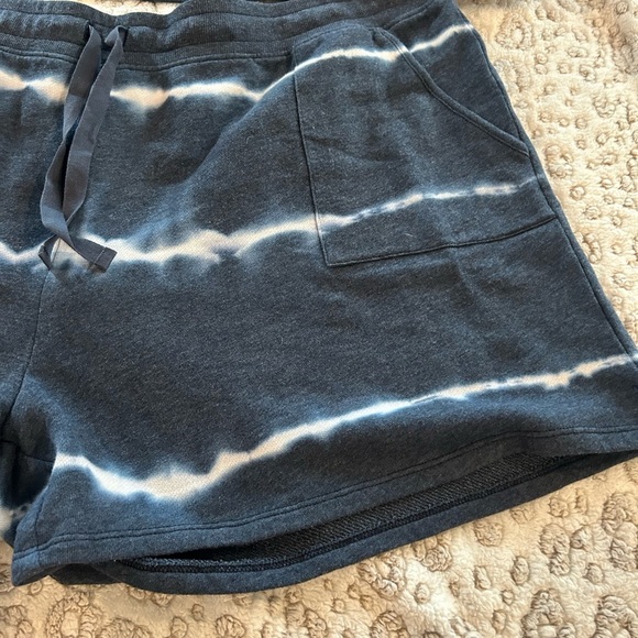 NWT Women’s Size 2X Natural Reflections Blue and White Short Matching Set - Picture 2 of 8